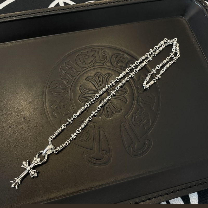 Ch**me He**ts necklaces